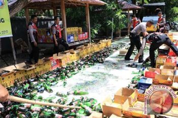 Polres Bantaeng Musnahkan  Miras Dan Knalpot Racing