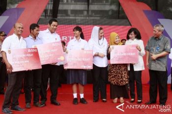 Wawali Buktikan Kartu "Semarang Hebat" di Paris