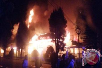 Gedung Kejari Ruteng Hangus Terbakar