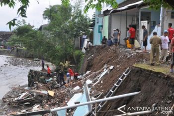 Banjir Temanggung Terjang 3 Rumah dan Hanyutkan 25 Ekor Kambing 
