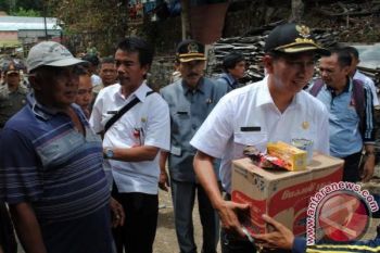 Bupati Nadalsyah Kunjungi Korban Kebakaran Lokalisasi PSK