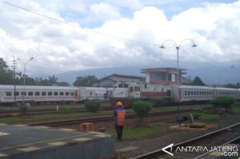Pembukaan KA Rute Purwokerto-Cikampek-Bandung Disambut Warga 
