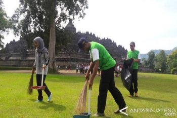 Karyawan Candi Borobudur Gerakan Peduli Sampah 