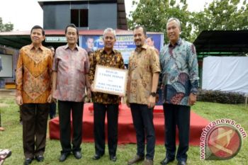 Wapres Bantu Mesin Latihan AKN Tanah Datar