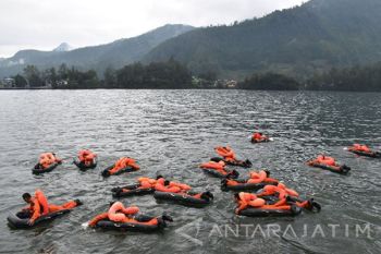 Latihan Survival Penerbang Tempur
