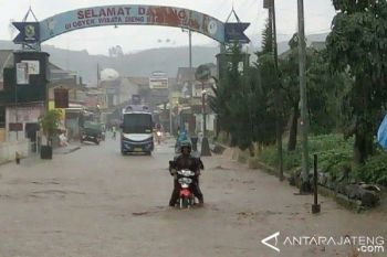Dilanda Hujar Deras, Kawasan Dieng Banjir dan Longsor 