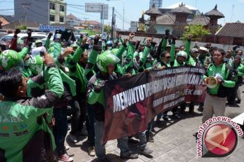 Sopir Go-jek Bali Gelar Aksi Damai