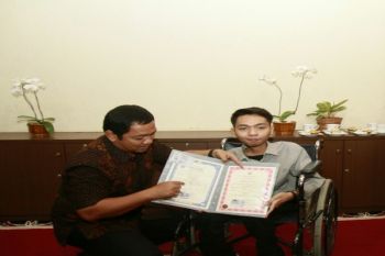 Wali Kota Bantu Penyandang Difabel "tebus" Ijazah 