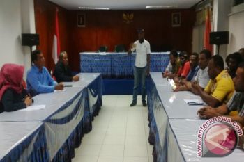 Pendukung Yaza dan JM-ARS datangi Bawaslu Papua terkait dugaan kecurangan