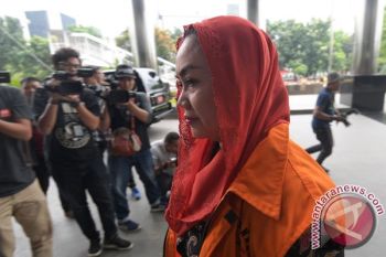 KPK Perpanjang Masa Penahanan Bupati Klaten Sri Hartini