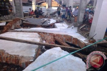 Seorang Warga Mataram Tewas Tertimpa Tembok Masjid 
