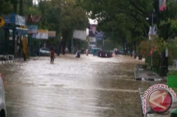 Kendari Diguyur Hujan Lebat Disertai Petir 