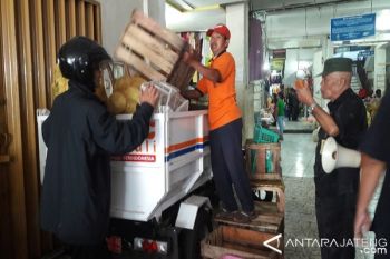 Membandel, PKL Pasar Kliwon Temanggung Ditertibkan