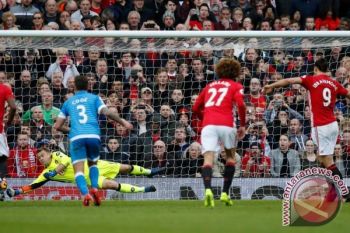 Ibrahimovic Gagal Penalti, MU Ditahan Bournemouth