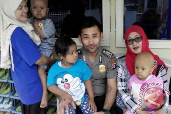 Sosok Inspiratif !  Polisi Ganteng Dengan Segudang Aktivitas Sosial