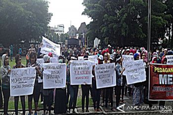 Tolak Pedagang "Bermobil", Pedagang Pasar Klewer Datangi Wali Kota 