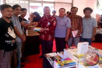 Pameran Buku Untuk Kemajuan Perpustakaan Di Barsel 