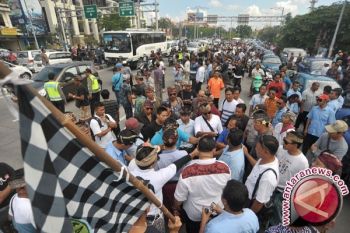 Gedung Sate Bandung Dikepung Ratusan Sopir Angkot