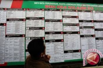 Nakertrans Kecam Perusahaan Pungut Biaya Pencari Kerja