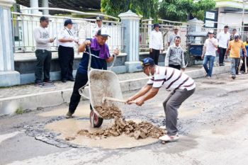 Lampung Tengah Bentuk UPTD Tangani Jalan Rusak  