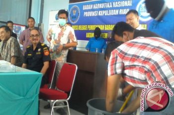 BNNP Kepri Musnahkan 1.196,8 Gram Sabu