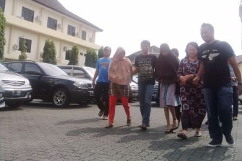 Polisi Ringkus Tiga Perempuan Komplotan Penipu 