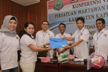 Sri Hayati Kembali Jabat Ketua PWI Kapuas