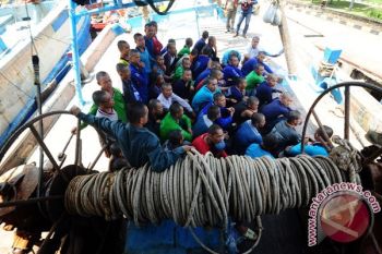 TNI AL Tangkap Dua Kapal Malaysia Pencuri Ikan, Petugas Sita Narkoba 