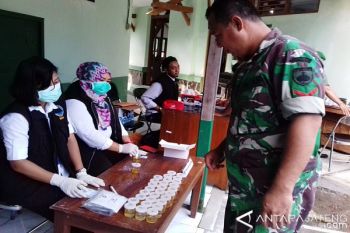 Puluhan Anggota Korem 074/Warastratama Jalani Tes Urine 