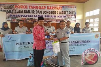 BUMN Hadir Untuk Negeri, Jasa Raharja Sumbar Serahkan Bantuan Korban Bencana