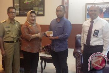 Legislator Serahkan Bantuan Rumah Ibadah Di Sultra