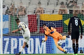 Juve Kalahkan Porto Berkat Penalti Dybala