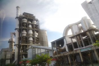 April, Pabrik Semen di Rembang Beroperasi