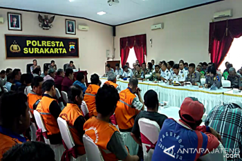 Redam Gesekan, Polresta Surakarta Bertemukan Sopir Taksi-Gojek