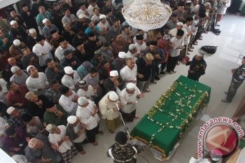 Hasyim Minta Dimakamkan di Depok, karena Ingin Mendengarkan Santrinya Baca Alquran