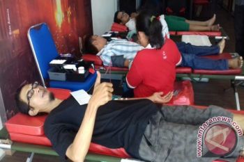Jurnalis28 Gelar Donor Darah Peringati HUT