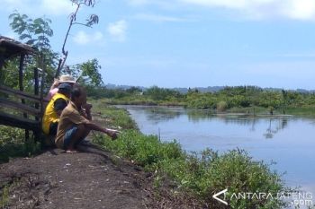Petambak Ujung Alang Merugi Akibat Cuaca Buruk
