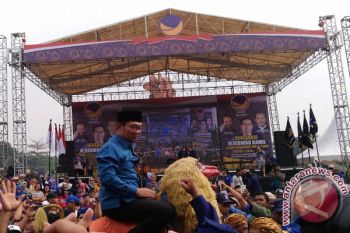 Ridwan Kamil Naik "Sisingaan" ke Deklarasi Cagub