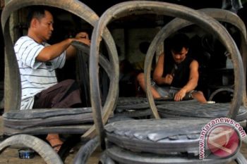 KURSI BERBAHAN KARET BAN BEKAS