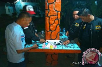 Petugas Rutan razia temukan lima Hp narapidana
