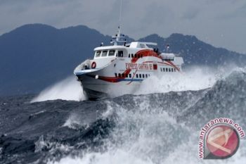 Gelombang Laut Sawu Capai Tiga Meter