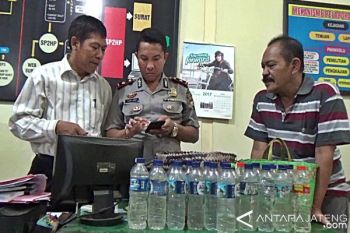 Polisi Amankan Dua Pedagang Minuman Beralkohol 