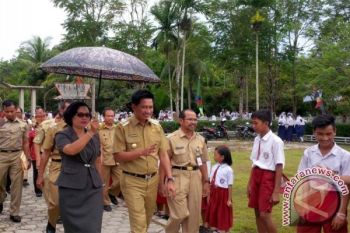Bupati Barut Minta Sekolah Transparan Kelola BOS