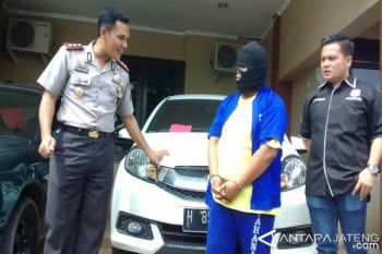 Menggelapkan 42 Mobil Sewaan, Lulusan S-2 Ini Ditangkap 