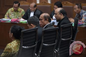 Soal Bau Duren, Miryam dan Novel Berdebat di Pengadilan
