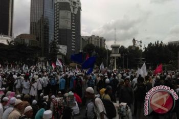 Massa 313 Penuhi Jalan Medan Merdeka Selatan