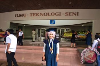 Andika Septya Kusumawardani menjadi wisudawan termuda ITB