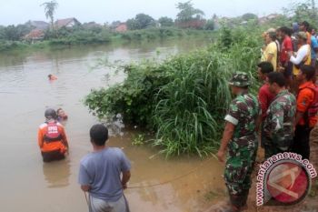 Dua Orang Pelajar Tewas Terseret Banjir