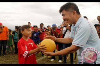 Maria Menjadi Idola Dalam Festival Bola 
