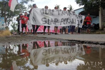 Unjuk Rasa Tolak Tambang Emas